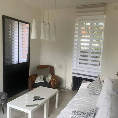 Quarto em Acomodações Particulares Avec Salle D Eau Dans Maison Avec Jardin *