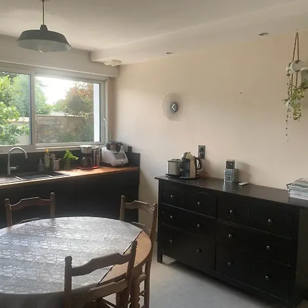 Quarto em Acomodações Particulares Avec Salle D Eau Dans Maison Avec Jardin *